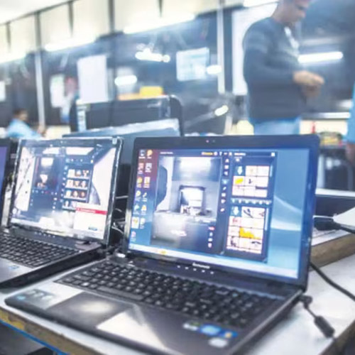 Laptop _ Endpoint Management in Industry-01-small